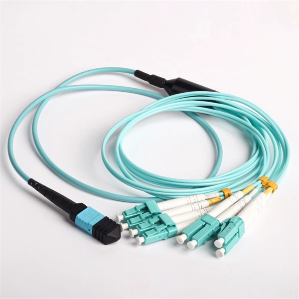 Automatically generate cable tray bends