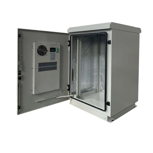 Outdoor distribution box for residential use